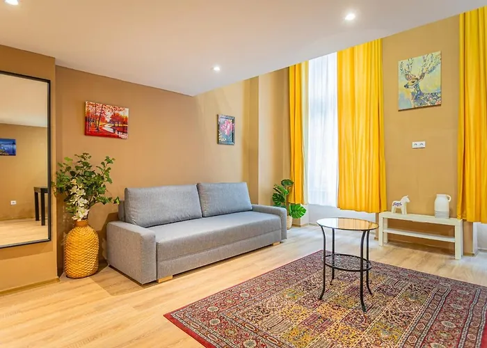 Quiet On The Danube River Apartman Budapest