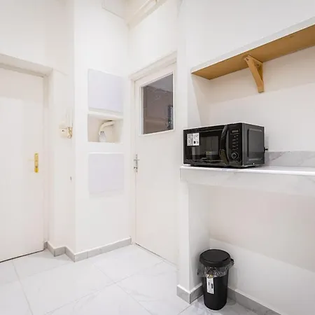 Quiet On The Danube River Apartment *