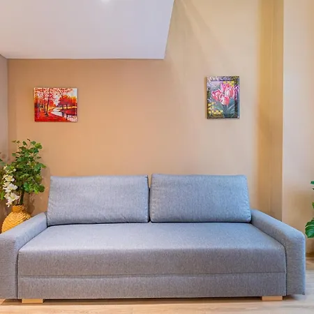 Quiet On The Danube River Apartment