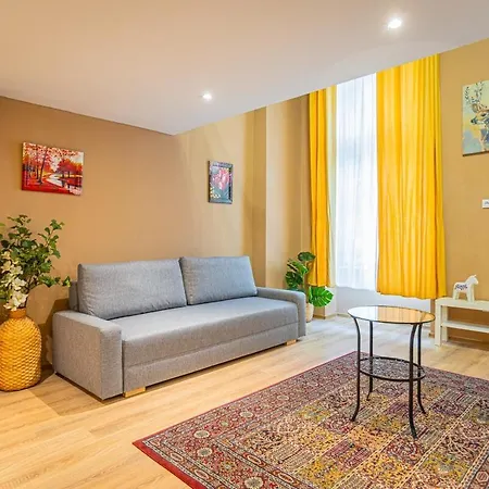 Quiet On The Danube River Apartment Budapest